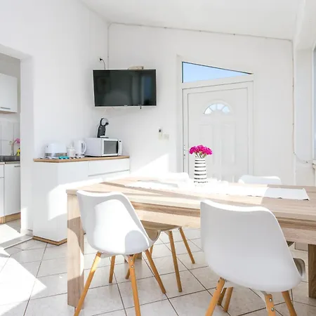 By The Sea - 22241 Rogoznica (Sibenik-Knin)