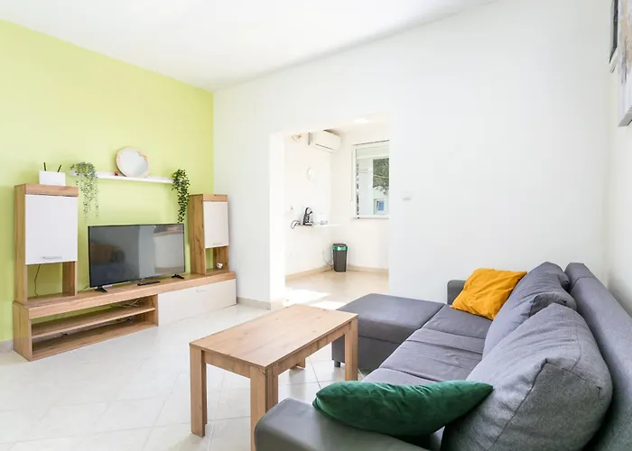 By The Sea - 22241 Apartman *